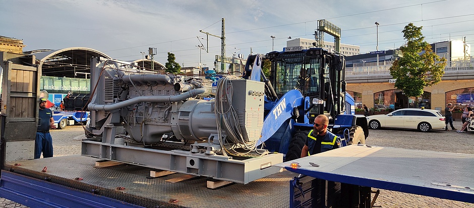 Am 18.07.2024 wurde eine Netzersatzanlage in Zusammenarbeit mit dem Landkreis Görlitz und dem THW-Ortsverband Görlitz transportiert.