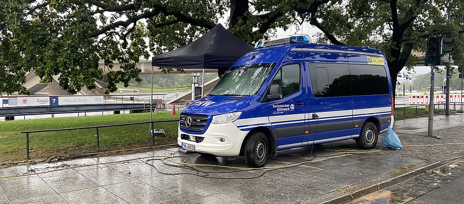 Der Einsturz der Carolabrücke in Dresden brachte zahlreiche Einsatzkräfte zum Einsatz. Auch das Einsatzstellensicherungssystem aus Leipzig kam zum Einsatz.